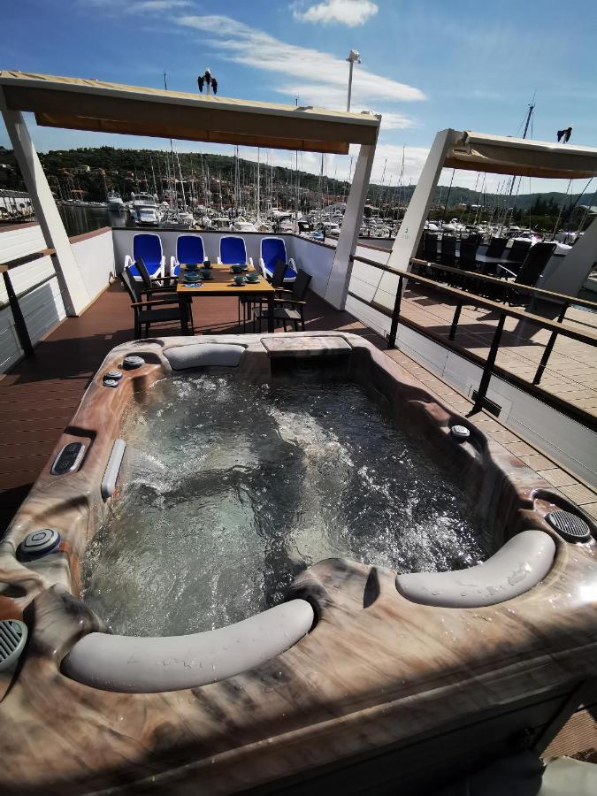 Floating Seahouse Ocean Beauty Vakantiehuis Portorož